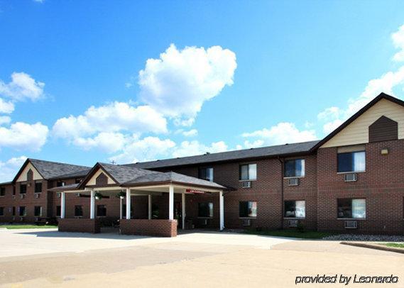 Econo Lodge Inn & Suites Дюбюк Екстер'єр фото