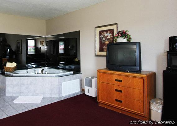 Econo Lodge Inn & Suites Дюбюк Номер фото