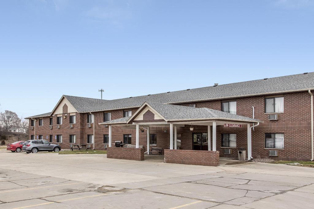 Econo Lodge Inn & Suites Дюбюк Екстер'єр фото