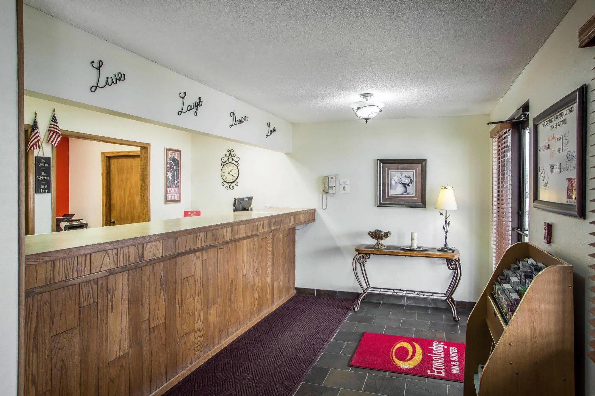 Econo Lodge Inn & Suites Дюбюк Екстер'єр фото
