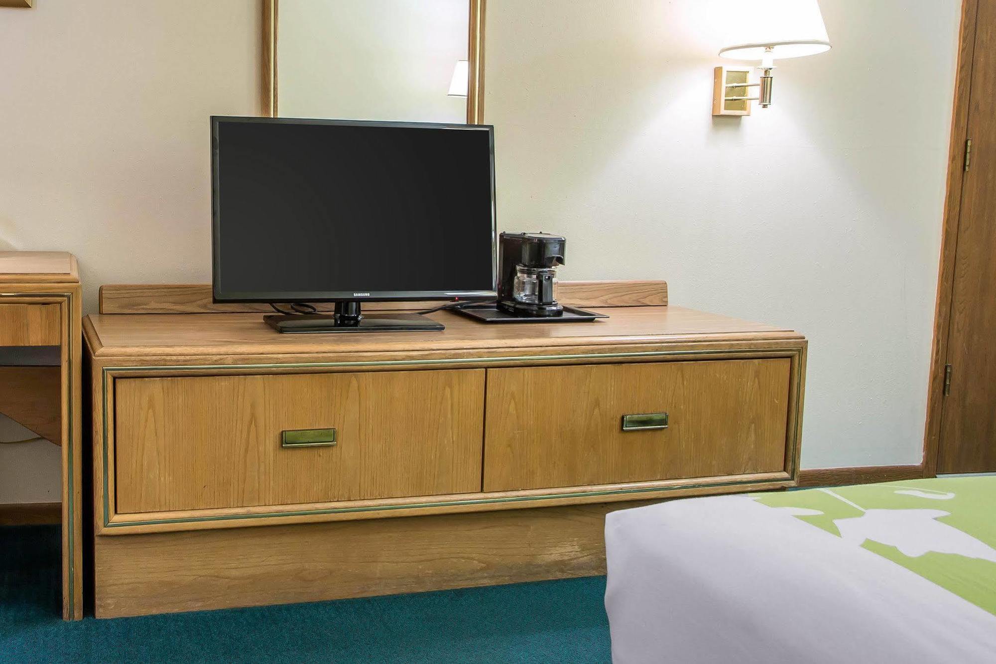 Econo Lodge Inn & Suites Дюбюк Екстер'єр фото