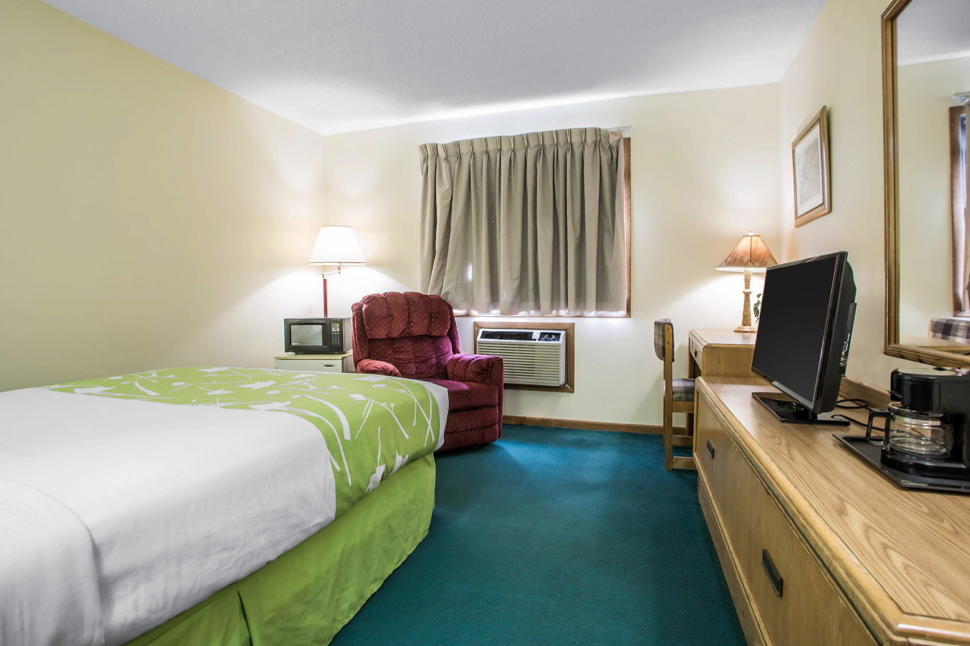 Econo Lodge Inn & Suites Дюбюк Екстер'єр фото